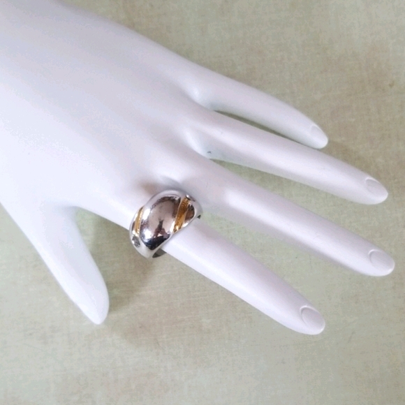 Vintage 1970s Mixed Metal Silver and Gold Two Tone Metal Ring Size 7 3/4 - Picture 11 of 12